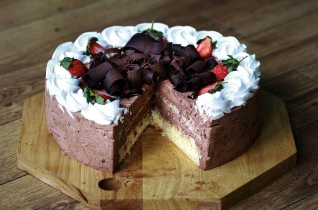 Chocolate Strawberry Cake With Whip Cream