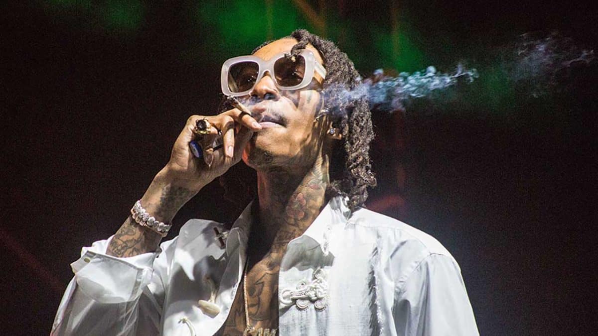 Wiz Khalifa Smoking Weed Blunt On Stage