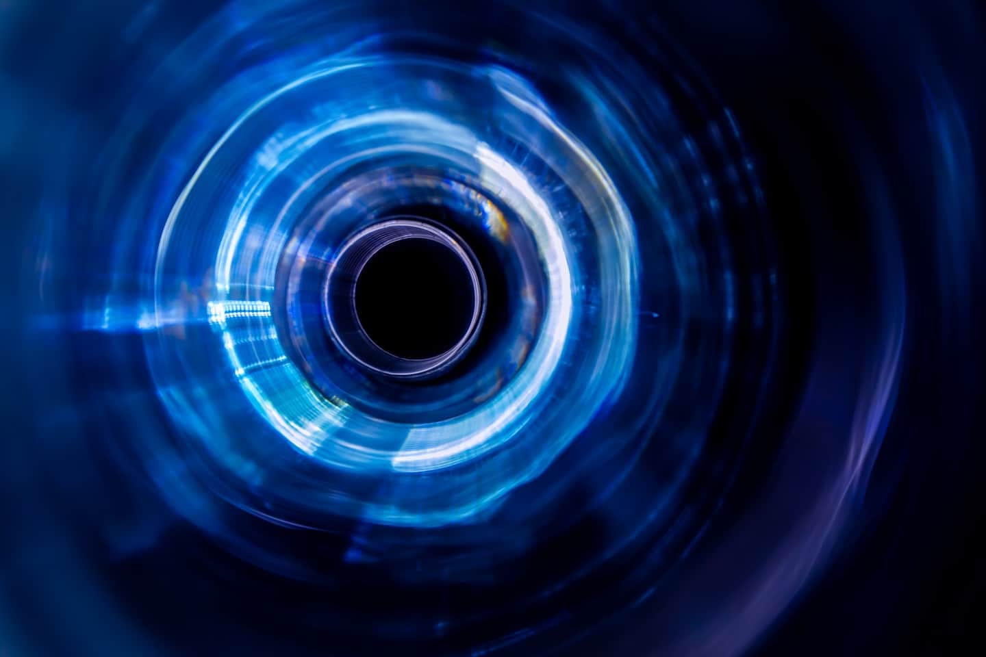 Sound waves in the visible blue color in the dark to represent the strain Cinex